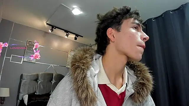 Snapshot of Christopher_77 chatting on 09-24-25, 12:11 Christopher 77 online show from 09-24-25, 12:11