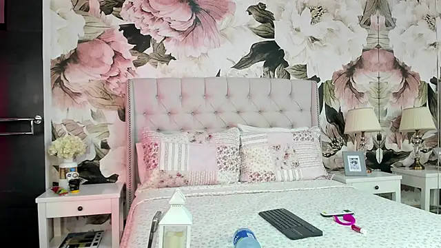 MaddyMay  online show from 11-19-25, 07:58