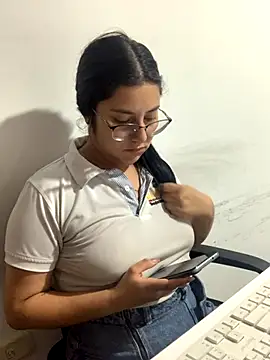 Snapshot of Velma_star chatting on 09-18-25, 11:35 Velma star online show from 09-18-25, 11:35