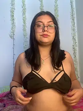 Velma star online show from 12-15-25, 03:40