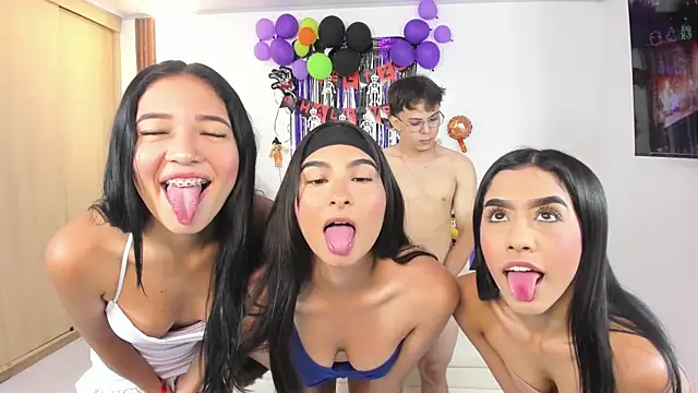 Snapshot of little_dolls11 chatting on 10-08-25, 12:39 little dolls11 online show from 10-08-25, 12:39