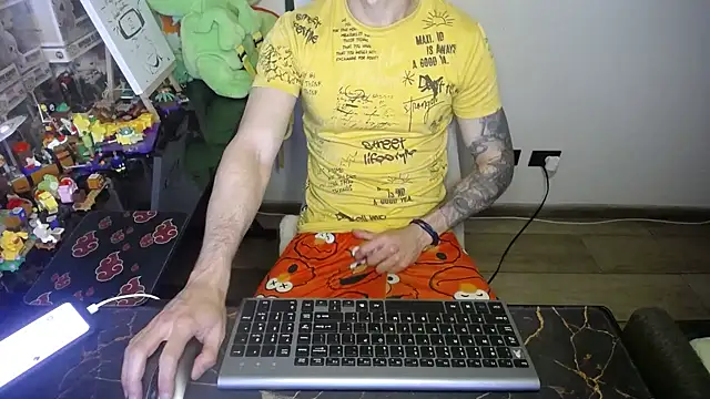 Snapshot of bossking017 chatting on 09-09-25, 04:00 bossking017 online show from 09-09-25, 04:00