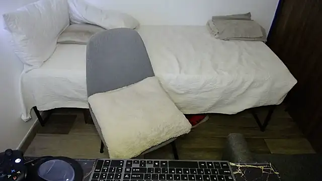 Snapshot of bossking017 chatting on 02-18-26, 07:43 bossking017 online show from 02-18-26, 07:43