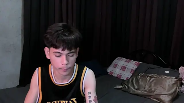 hotfreshdior online show from 04-18-26, 05:37