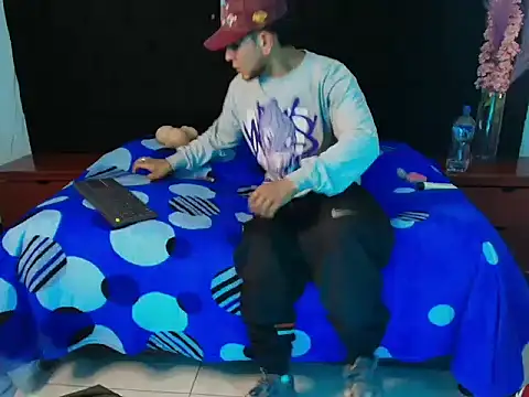 Thonixxx mr online show from 03-08-26, 02:59