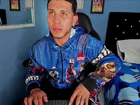 Snapshot of Thonixxx_mr chatting on 02-28-26, 04:17 Thonixxx mr online show from 02-28-26, 04:17