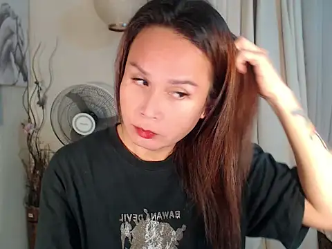 holly bitch online show from 04-06-26, 01:23