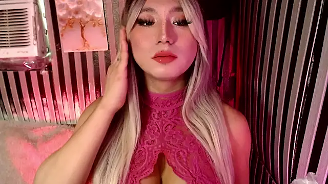 UrhotlucyTS online show from 07-18-26, 05:49