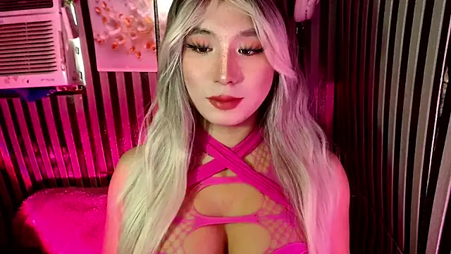 UrhotlucyTS online show from 04-07-26, 06:04