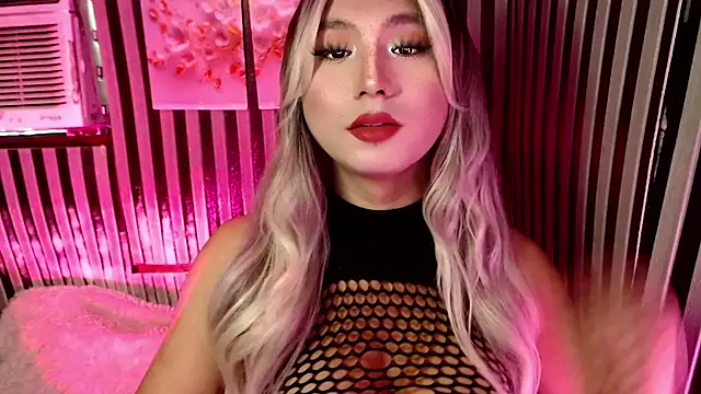 UrhotlucyTS online show from 05-26-26, 06:44