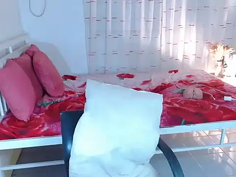 MaliaWang06 online show from 10-18-25, 05:20