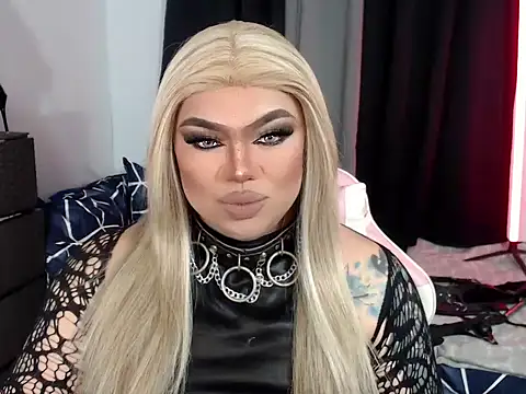 Snapshot of michellevixen922 chatting on 10-30-25, 04:37 michellevixen922 online show from 10-30-25, 04:37