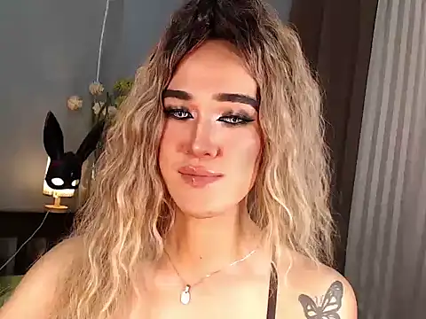 Snapshot of AleinaCroft chatting on 09-16-25, 02:23 AleinaCroft online show from 09-16-25, 02:23