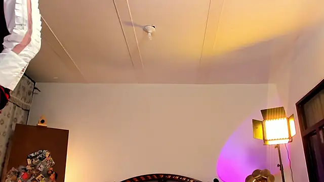 Snapshot of nonbinaryangel chatting on 05-28-26, 01:13 nonbinaryangel online show from 05-28-26, 01:13