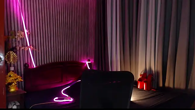 Unforgettablejulia online show from 01-18-26, 04:54