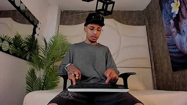 Thiagoferreti online show from 10-13-25, 03:19