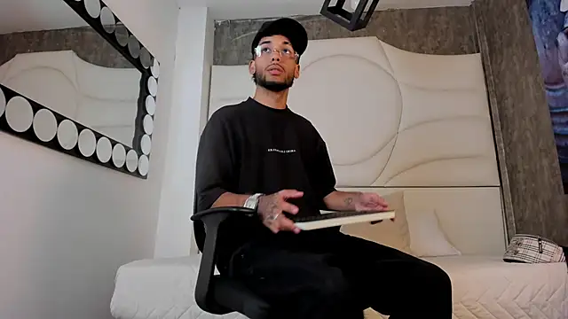 Thiagoferreti online show from 10-01-25, 03:22