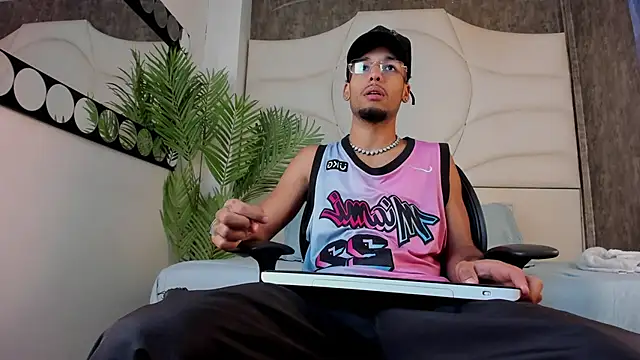 Thiagoferreti online show from 10-25-25, 07:36