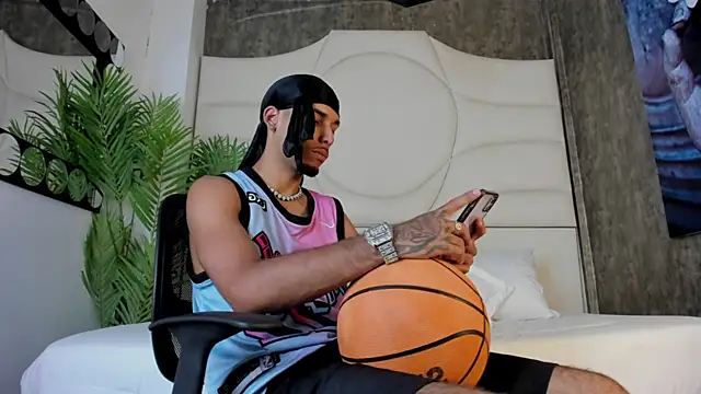 Thiagoferreti online show from 10-29-25, 07:24