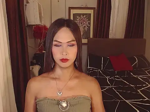 Nathalieheartt online show from 05-05-26, 08:28