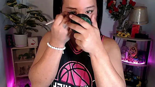 Snapshot of YourSweet-mich chatting on 09-27-25, 07:25 YourSweet-mich online show from 09-27-25, 07:25