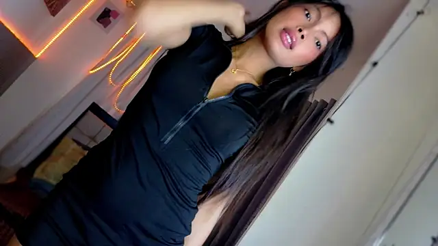 Snapshot of amour_prinsesa chatting on 03-04-26, 05:37 amour prinsesa online show from 03-04-26, 05:37