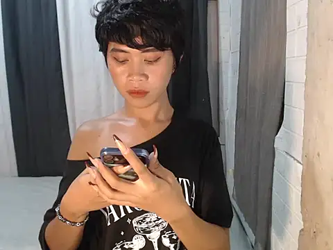 Steffi scott online show from 10-27-25, 01:56