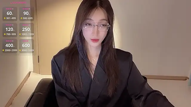 Snapshot of Seraphina-se chatting on 11-14-25, 06:11 Seraphina-se online show from 11-14-25, 06:11