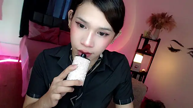 Snapshot of Veniceseduction chatting on 09-15-25, 03:40 Veniceseduction online show from 09-15-25, 03:40