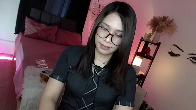 Snapshot of Veniceseduction chatting on 09-22-25, 04:51 Veniceseduction online show from 09-22-25, 04:51