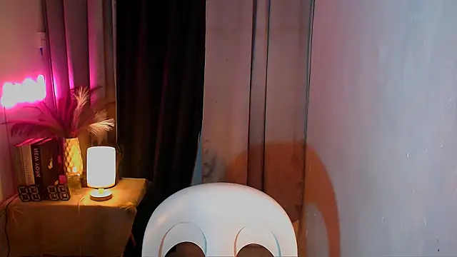 Lorainnelustts online show from 12-22-25, 09:20