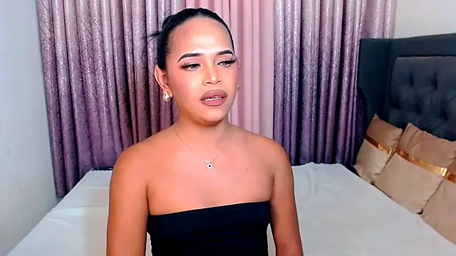 Lorainnelustts online show from 10-28-25, 03:18