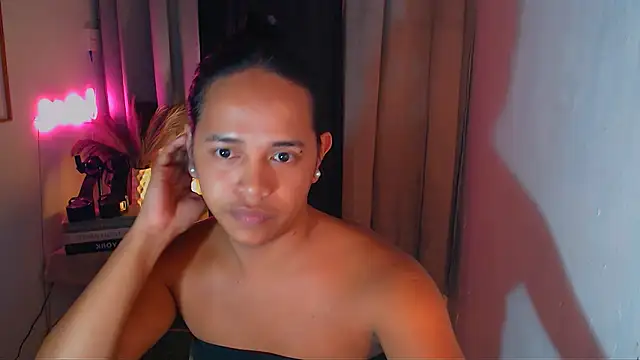 Lorainnelustts online show from 12-15-25, 07:25