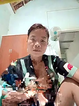 Snapshot of Harmony92 chatting on 10-27-25, 12:00 Harmony92 online show from 10-27-25, 12:00