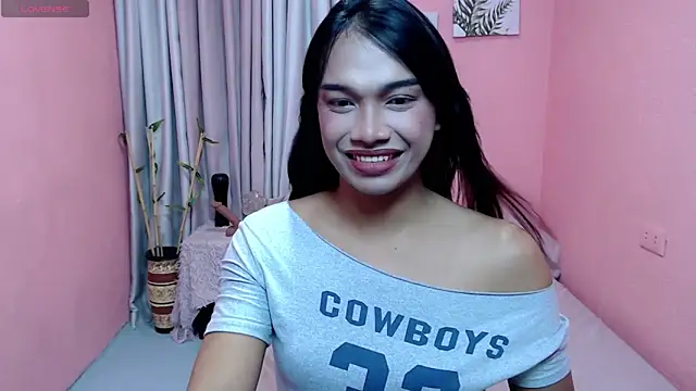 Snapshot of Herbielustts chatting on 06-14-26, 11:22 Herbielustts online show from 06-14-26, 11:22