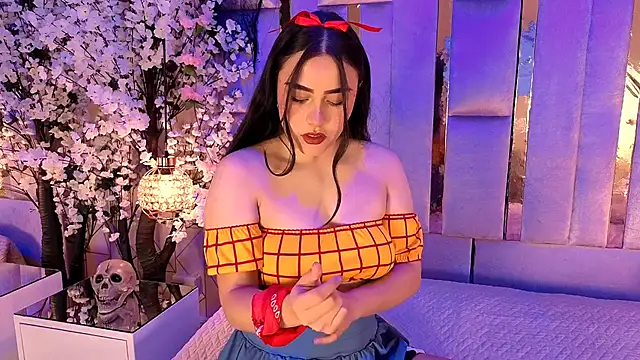 HannaCollins  online show from 10-30-25, 12:58