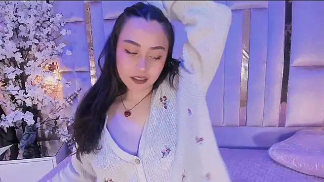 HannaCollins  online show from 12-21-25, 01:02