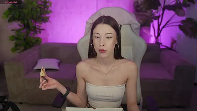 Selena Glow online show from 04-13-26, 08:13