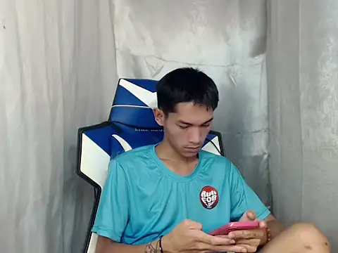 Snapshot of riks_tyler chatting on 06-14-26, 09:43 riks tyler online show from 06-14-26, 09:43