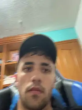 Snapshot of aavrdvh33 chatting on 09-28-25, 09:00 aavrdvh33 online show from 09-28-25, 09:00