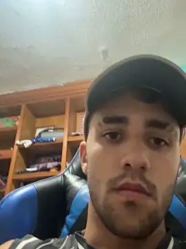 Snapshot of aavrdvh33 chatting on 09-27-25, 11:00 aavrdvh33 online show from 09-27-25, 11:00