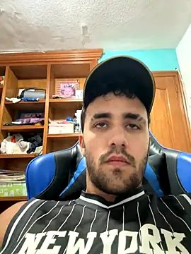 Snapshot of aavrdvh33 chatting on 10-04-25, 11:06 aavrdvh33 online show from 10-04-25, 11:06