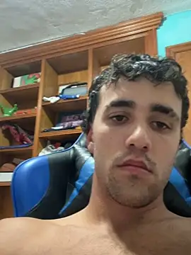 Snapshot of aavrdvh33 chatting on 10-21-25, 09:36 aavrdvh33 online show from 10-21-25, 09:36