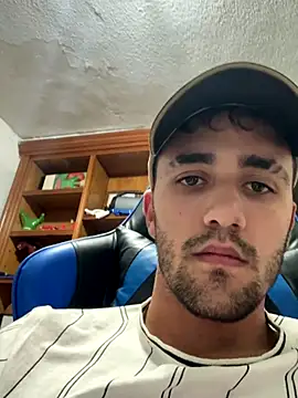 Snapshot of aavrdvh33 chatting on 09-30-25, 06:58 aavrdvh33 online show from 09-30-25, 06:58