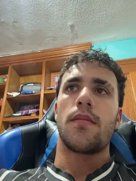 Snapshot of aavrdvh33 chatting on 09-30-25, 12:27 aavrdvh33 online show from 09-30-25, 12:27