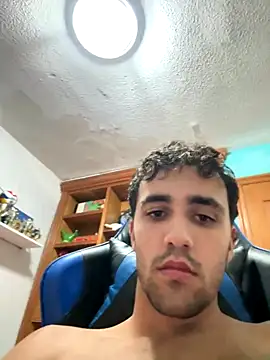 Snapshot of aavrdvh33 chatting on 10-31-25, 09:43 aavrdvh33 online show from 10-31-25, 09:43