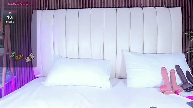 SandraMilerr online show from 12-18-25, 04:17