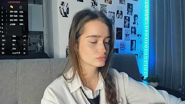 lovelyalivia online show from 11-12-25, 09:35