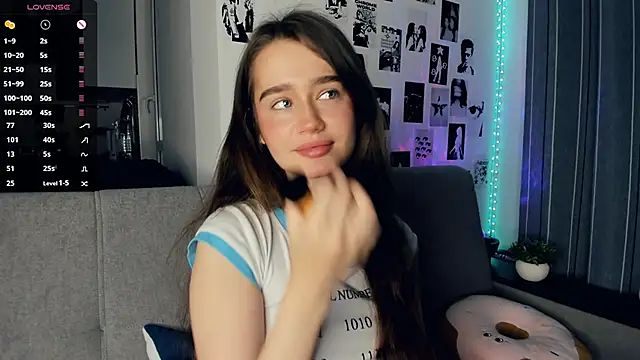 lovelyalivia online show from 11-22-25, 09:30