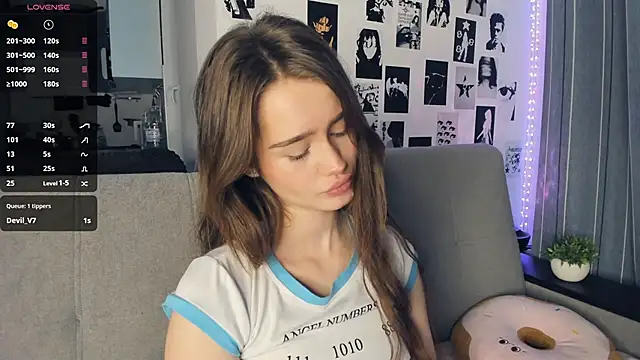 lovelyalivia online show from 11-11-25, 09:48